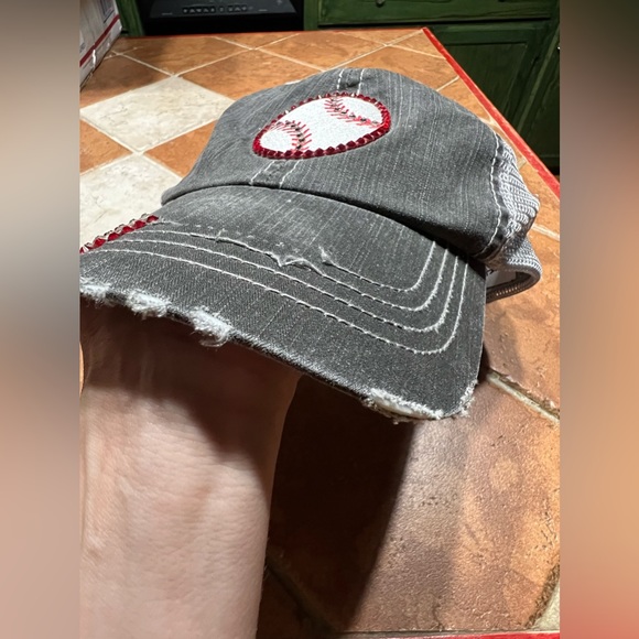 LeeLee Rox Swarovski Crystal Baseball Cap - Picture 3 of 12